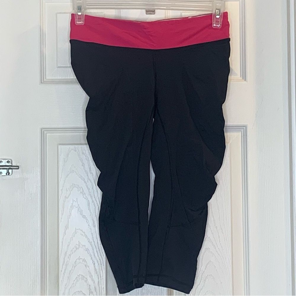 LuluLemon Athletica Ruched Capri Crop Athletic Legging Size 6